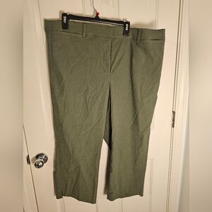 Lane Bryant NWT 4-Season Slim Capris Mid Rise Size 22
